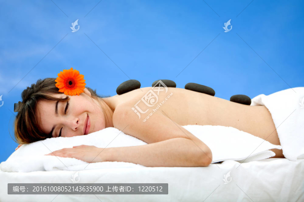 在一個水療中心的女人