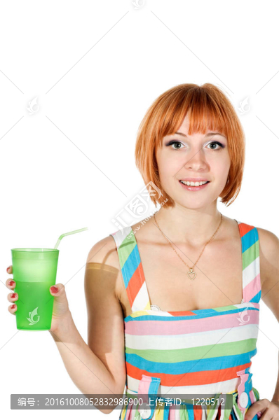 漂亮的女孩喝一杯