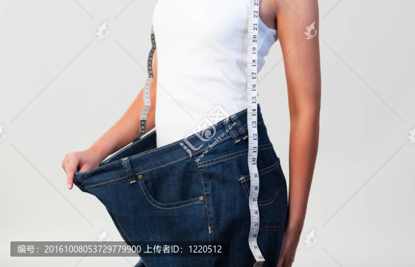 女人穿牛仔褲大特寫女人