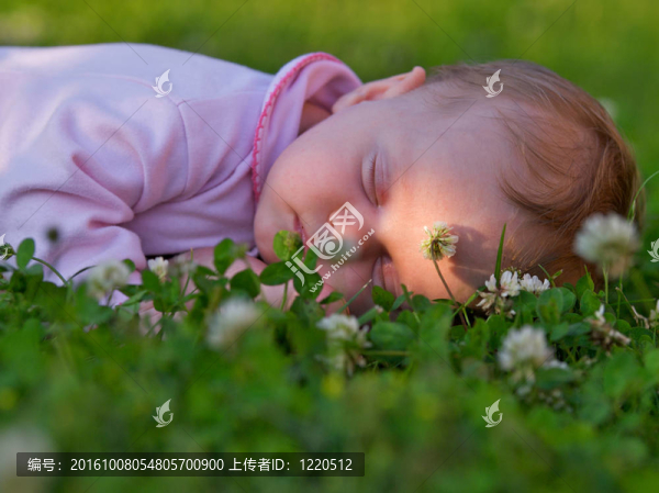 熟睡的嬰兒