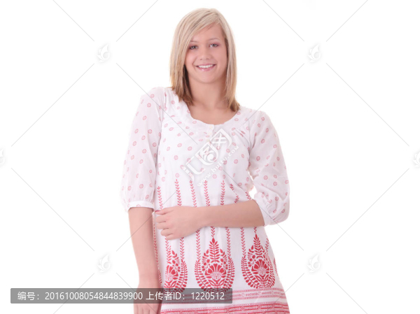 年輕女性在夏季服裝