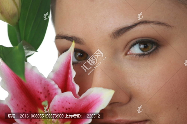 美麗的莉莉花年輕漂亮的女性肖像