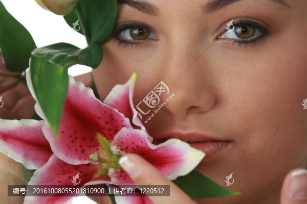 美麗的莉莉花年輕漂亮的女性肖像