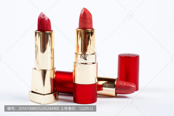 三管紅色唇膏