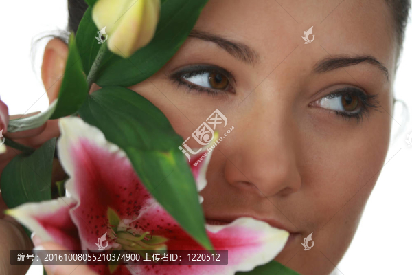 美麗的莉莉花年輕漂亮的女性肖像