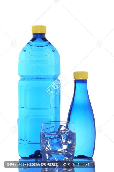 礦泉水瓶和玻璃
