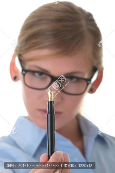 一位抱著筆的年輕女子的肖像