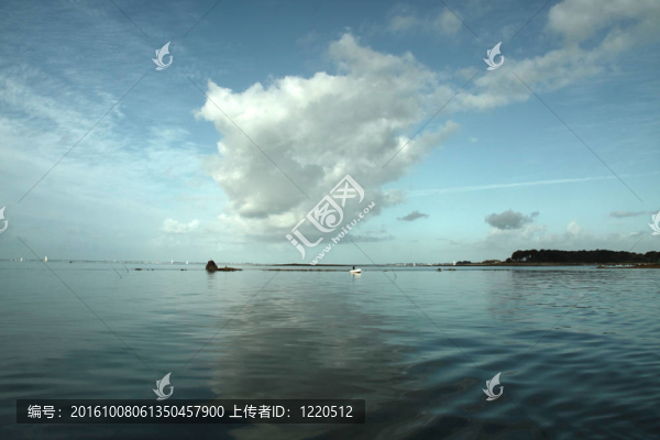 平靜的大海全景