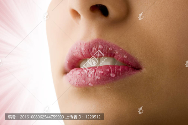 嘴唇滴