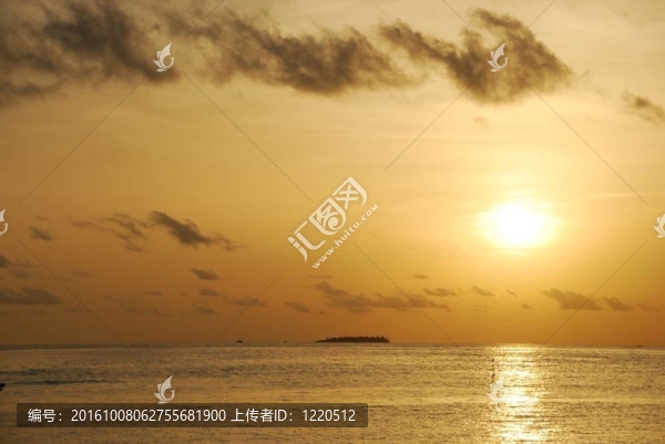 美麗的橙色日落在熱帶海灘
