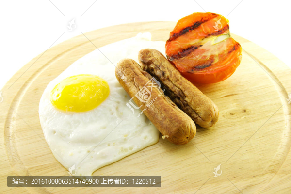 在盤子上煮的早餐