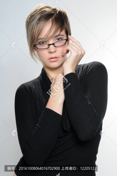 戴眼鏡的女孩