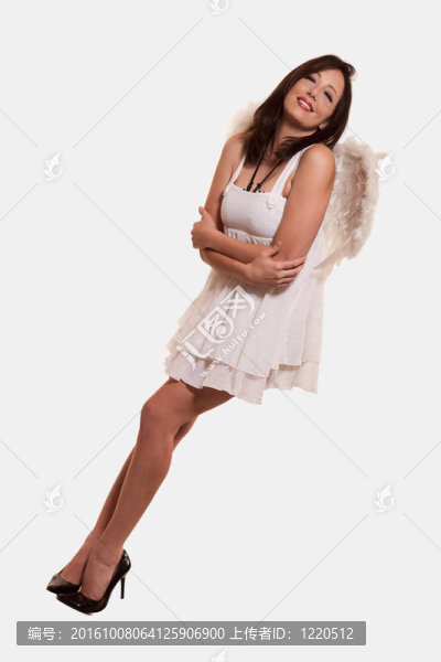年輕漂亮的黑發(fā)白種女人