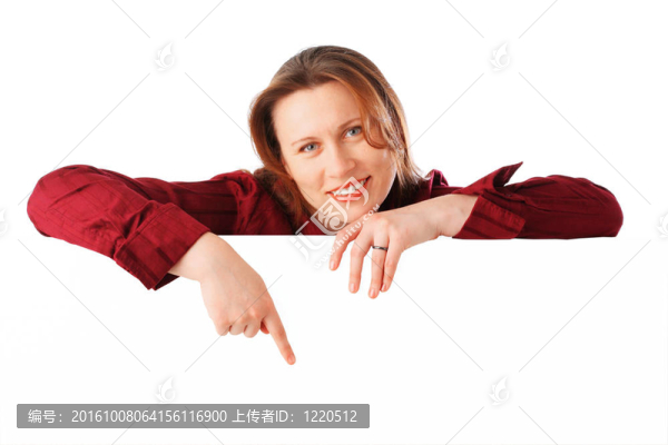 一個(gè)年輕迷人的微笑商業(yè)女性肖像-匯圖網(wǎng) www.fosd68.com 一個(gè)年輕迷人的微笑商業(yè)女性肖像