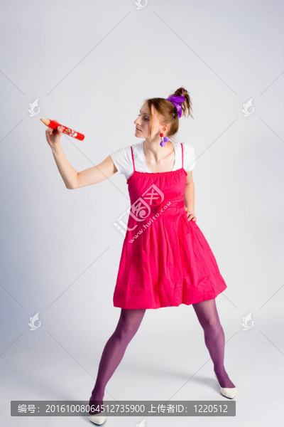 女孩的注意