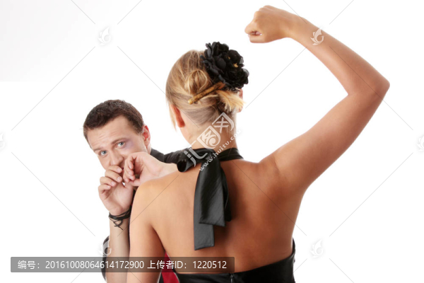 男女沖突。白色孤立。