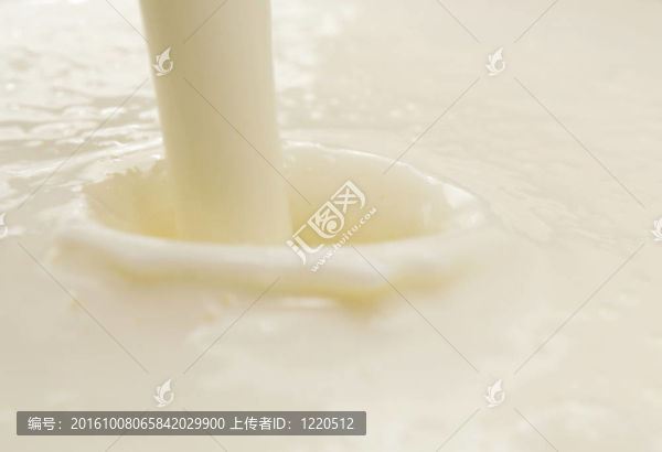 倒酸奶