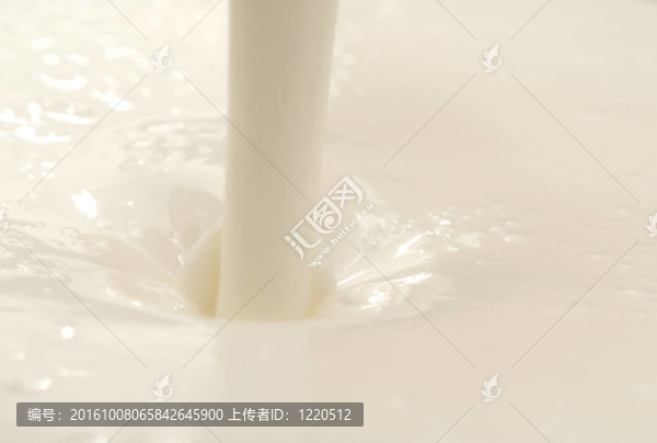 倒酸奶