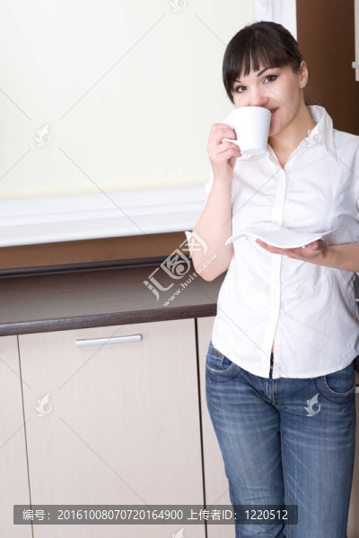 女人在廚房