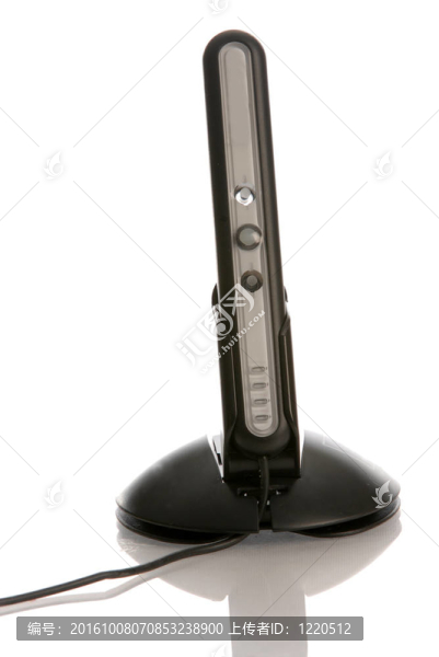 電腦顯示器的顏色校準(zhǔn)站孤立在白色黑色