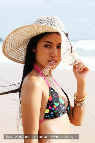 穿比基尼的亞洲女人。
