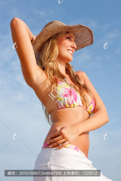 Bikini戴帽子的女人