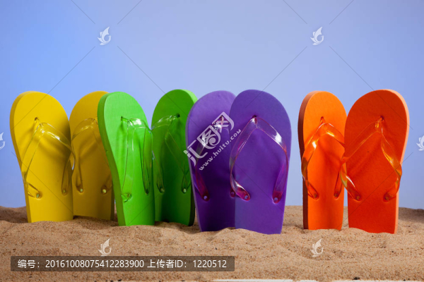 豐富多彩的觸發(fā)器涼鞋在桑迪比奇