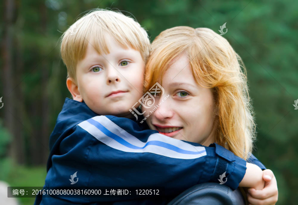 充滿(mǎn)愛(ài)的家庭