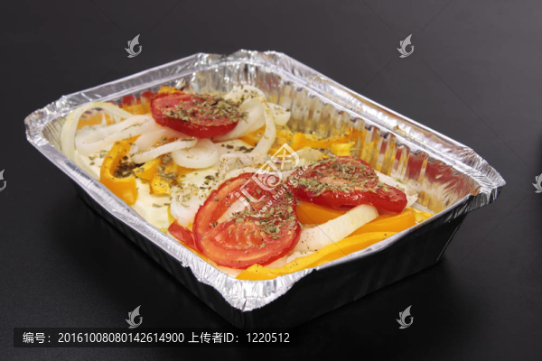 從烤箱中取出羊