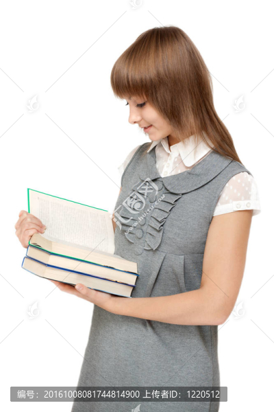 年輕女孩看書