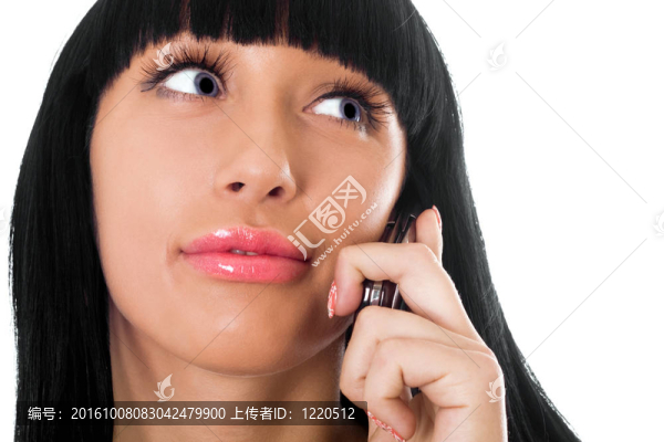 可愛女孩在手機上的肖像