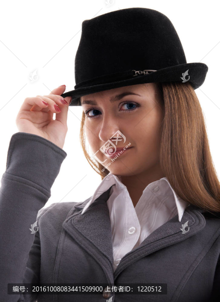 戴黑帽子的女孩