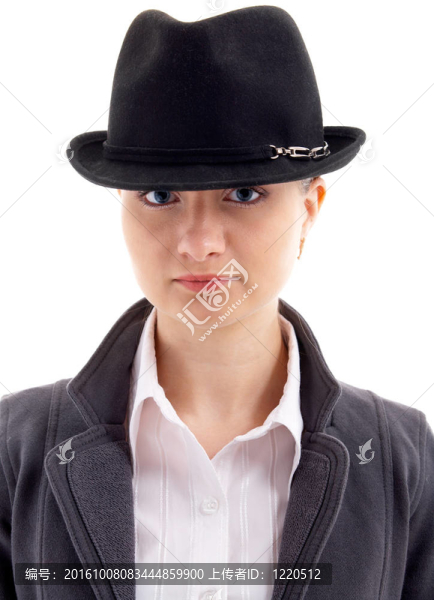 戴黑帽子的女孩