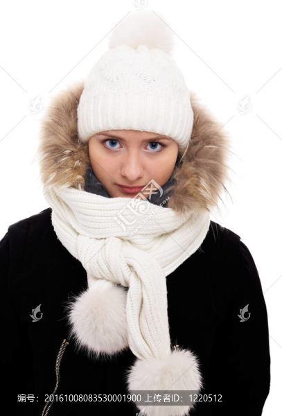 穿冬季衣服的女孩