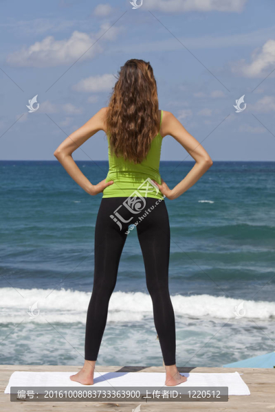 海灘健身女人