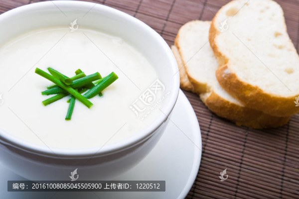 鮮面包蘆筍湯