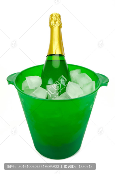 香檳酒在冰