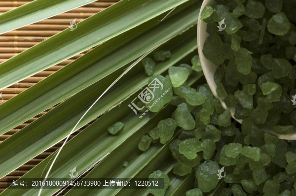 沐浴鹽和棕櫚葉