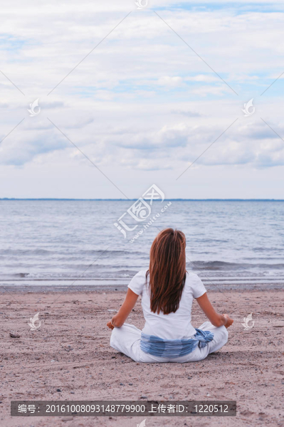 海灘上的女人