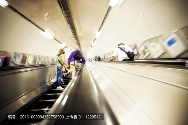 人在樓梯上