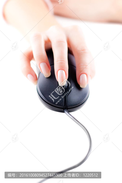女性手上的電腦鼠標