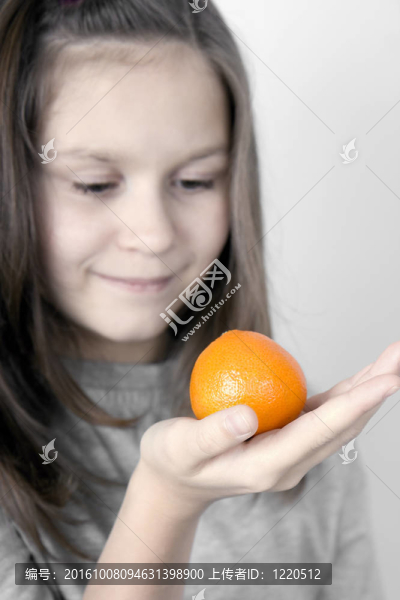 女孩和一個(gè)Tangerine夜店
