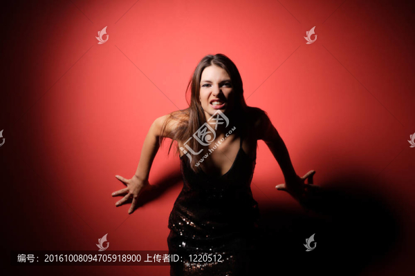 穿著短衣服的性感女人