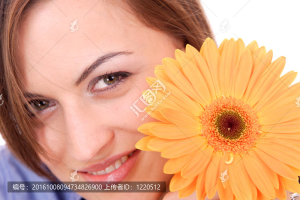 美麗的女人與花孤立的白色