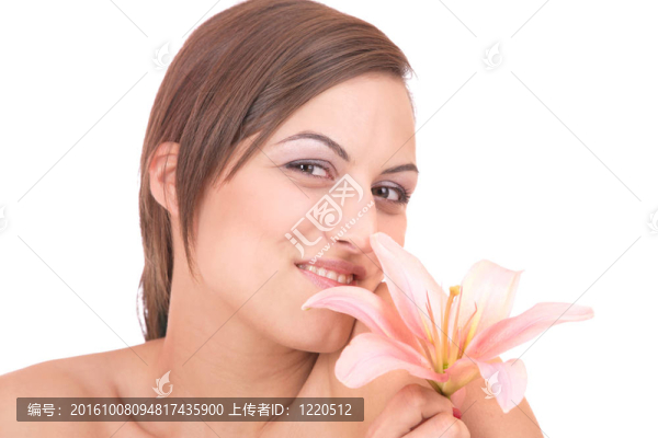 美麗的女人與花孤立的白色