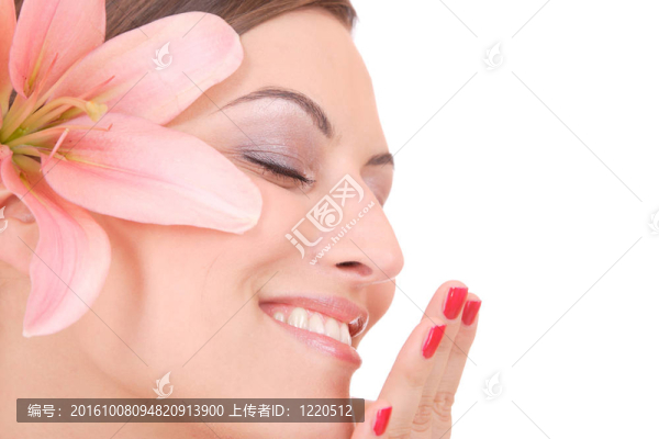 美麗的女人與花孤立的白色