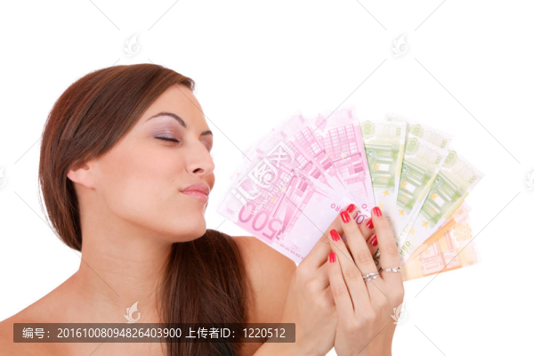 一群歐元鈔票的快樂女人。