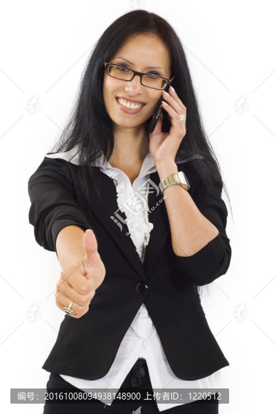 漂亮的女商人在打電話