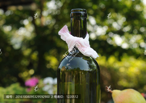 還是生活的空酒瓶和梨