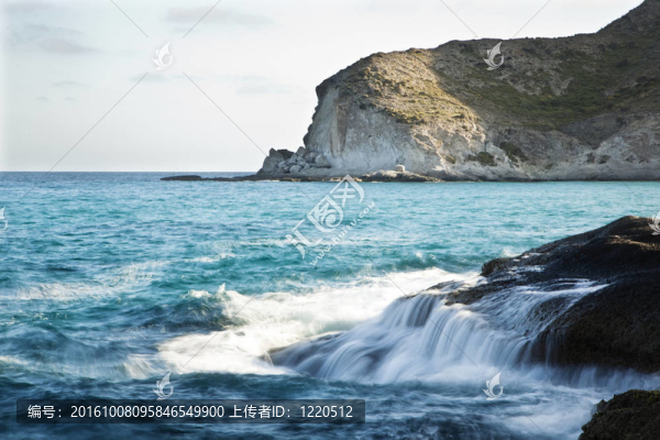 海岸上的長暴露浪